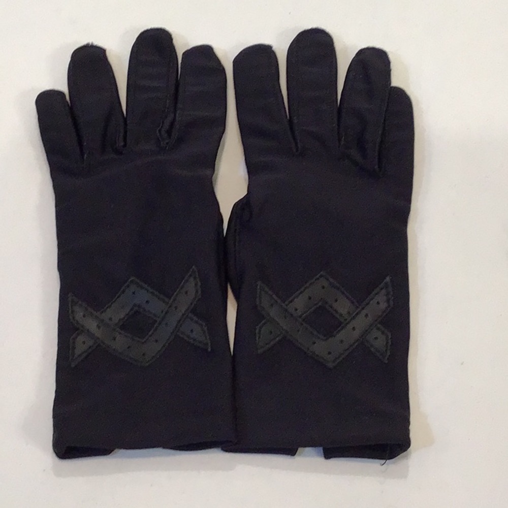 Stretchy nylon driving gloves